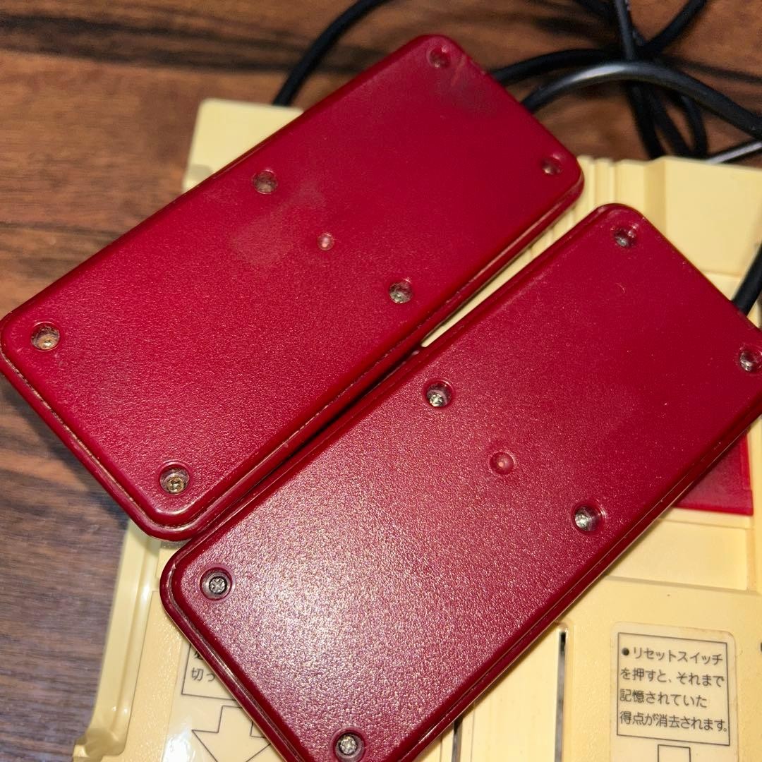 Vintage Nintendo Famicom console and game set, working condition confirmed D479