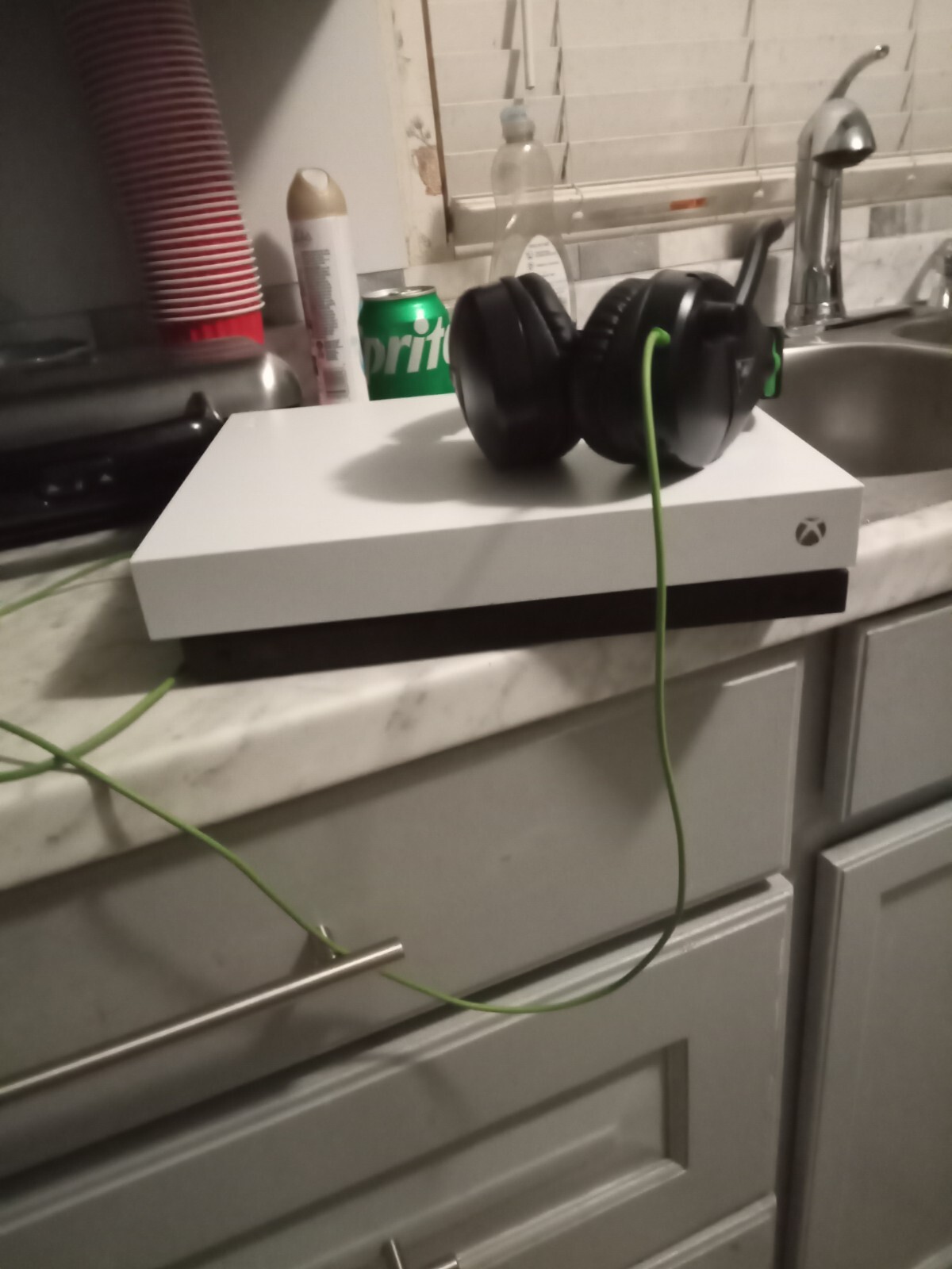 Xbox One X 1tb White bundled with turtle beach headphones and rechargable pack