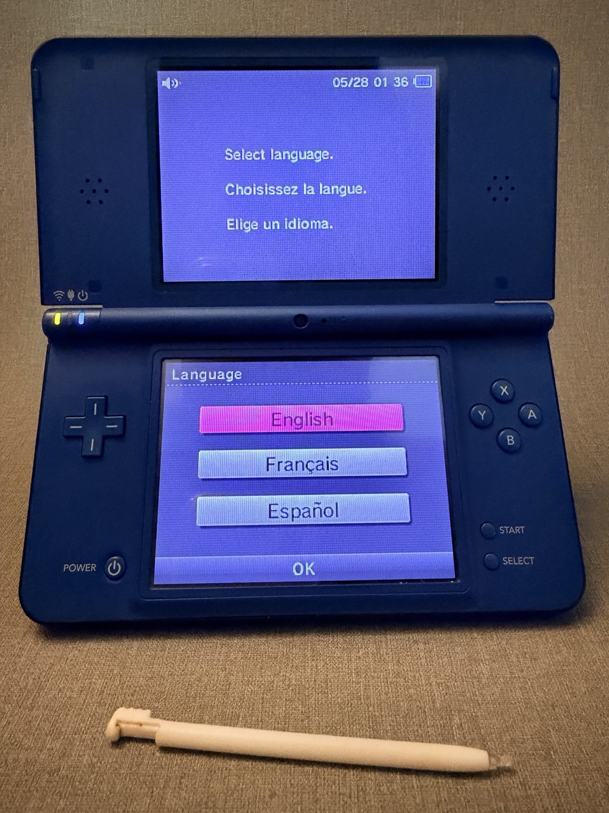 Nintendo DSi XL Blue Handheld Console Complete w/ White Stylus Tested