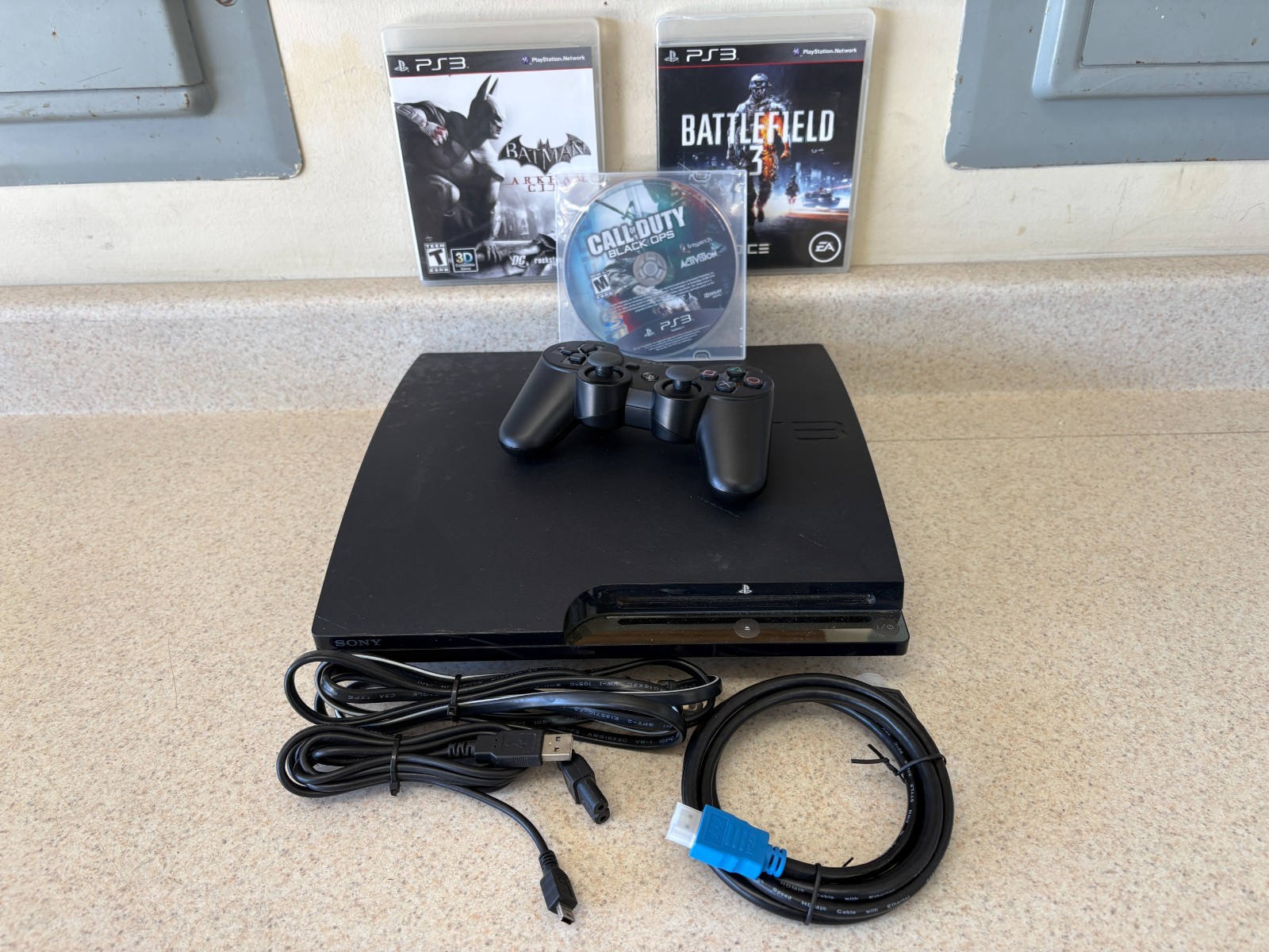 Sony PlayStation 3 PS3 Slim 160GB CECH-2501A Bundle, Controller, 3 Games