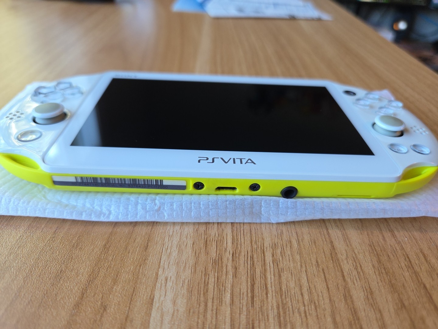 Sony PlayStation Vita Slim PS VITA Pch-2000 Lime Green CIB Console US SELLER