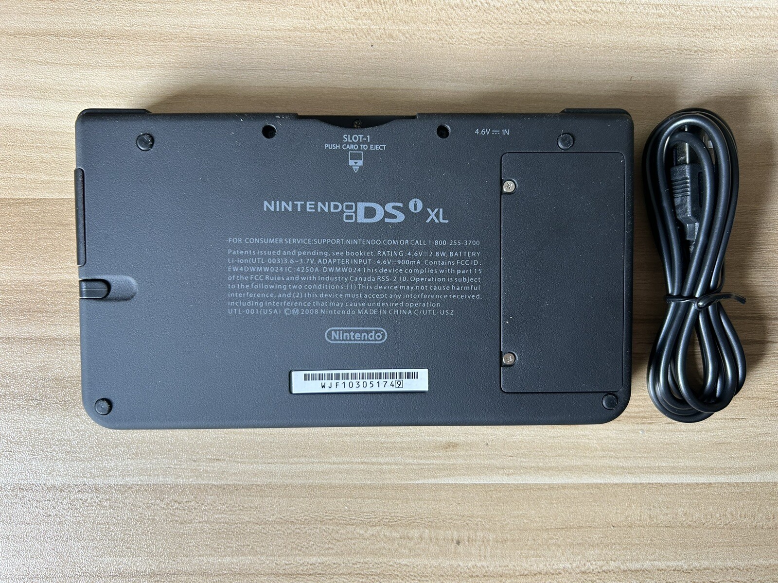 USA VERSION Green Nintendo DSi XL Handheld System with Stylus and Charge cable