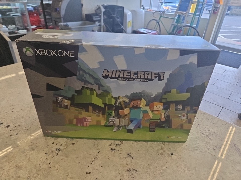 Xbox One 500GB Minecraft Edition Microsoft Edition Console Bundle Sealed New!!!!