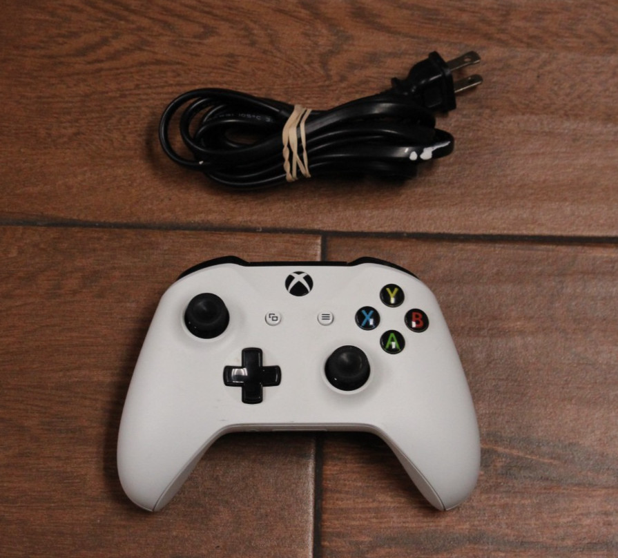 (RI3) Microsoft Xbox One S 500GB Video Game Console – White