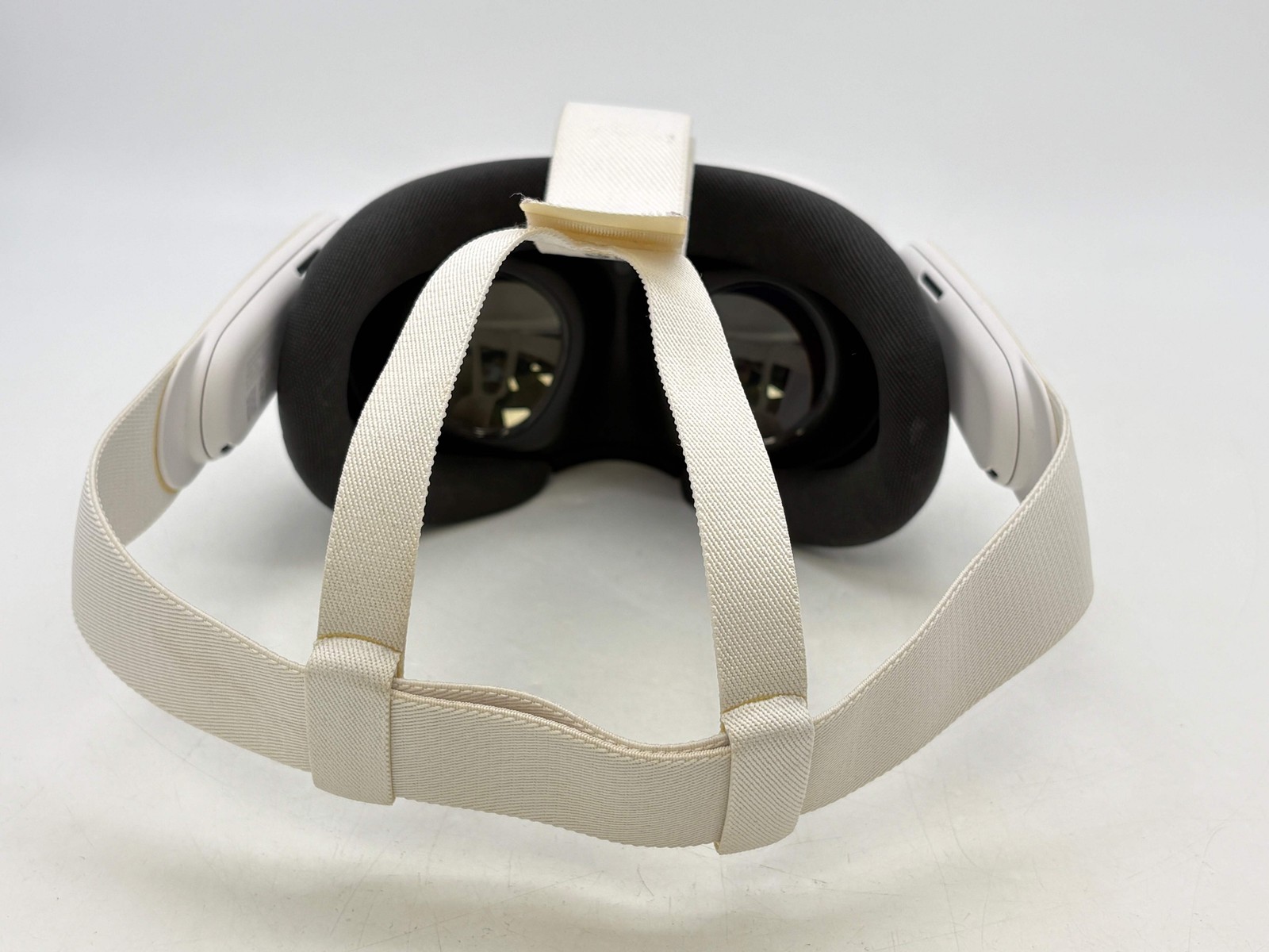 Meta Quest 3 512GB Standalone All-in-One VR Headset White Used