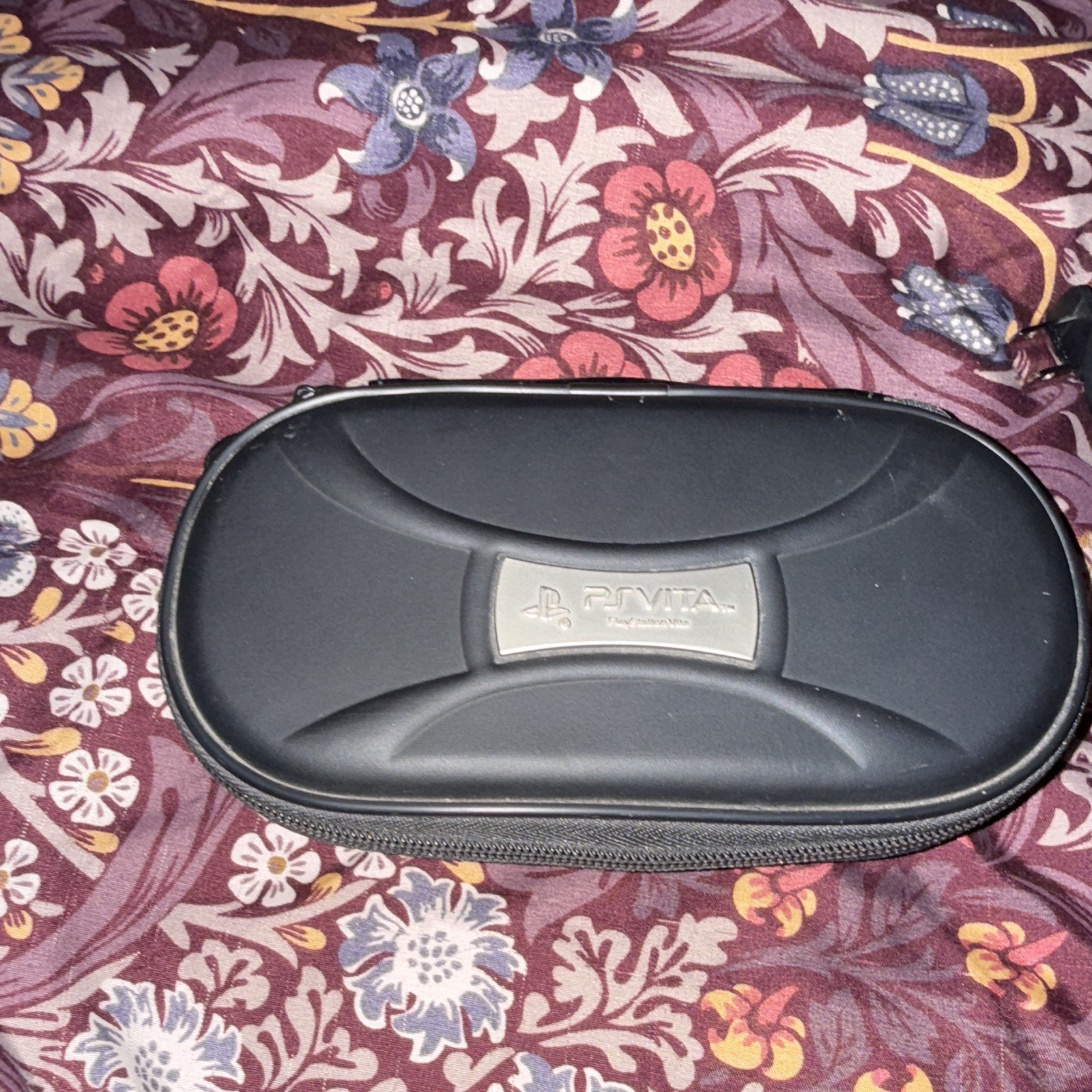 Sony PS Vita PCH-1001 Black Handheld Wi-Fi Console w/ Case &, Charger, and Game