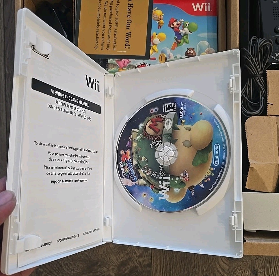 Nintendo Wii Black Console bundle CIB featuring New Super Mario Bros Galaxy 2