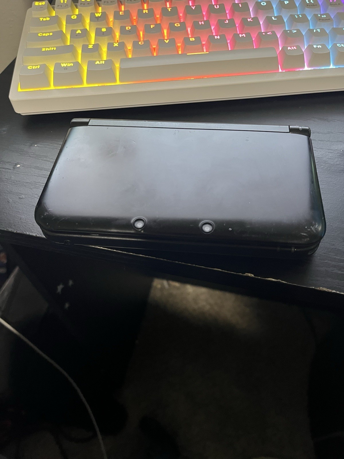 Nintendo 3DS XL Black Handheld Console 3D REGION FREE w/ AC Adapter