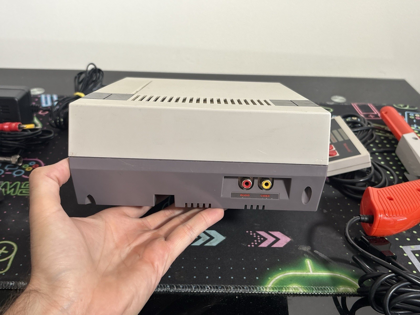 Nintendo Original NES-001 Entertainment System NES Console Zapper 2 Games