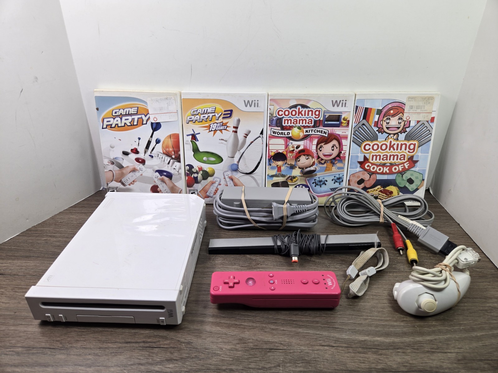 Nintendo Wii Console System Bundle White RVL-001 w/4 Games Used Condition Tested