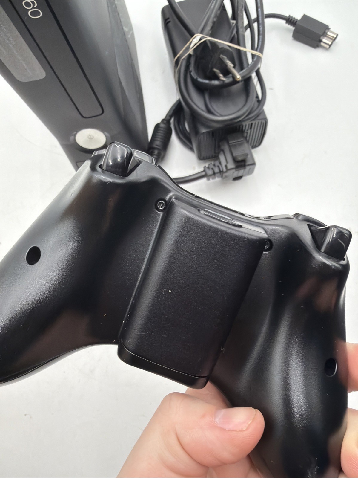 Microsoft Xbox 360 S Slim 4GB 1439 Console Bundle Controller Cable