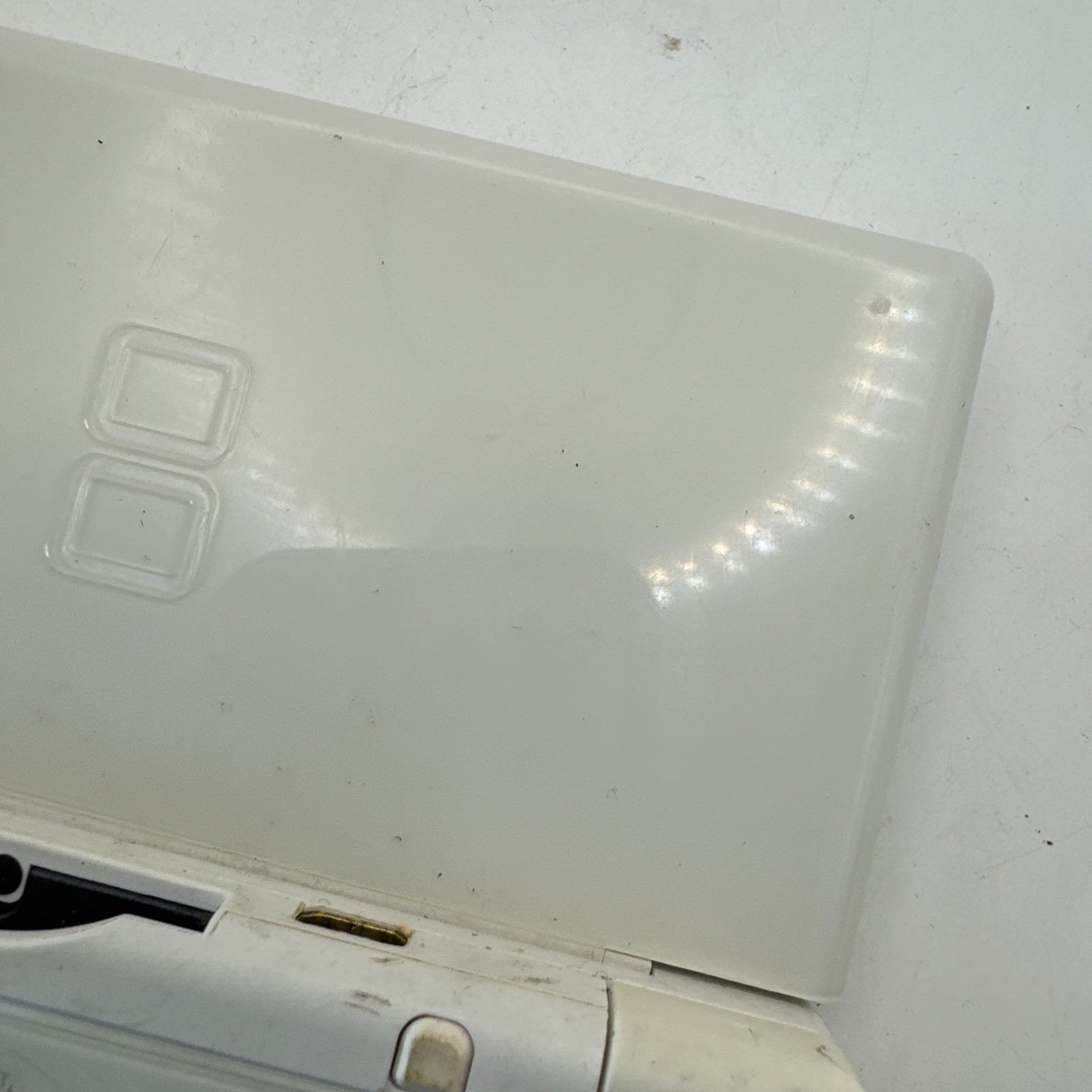 Nintendo DS Lite Console USG-001 with charger – White – Won’t Power On