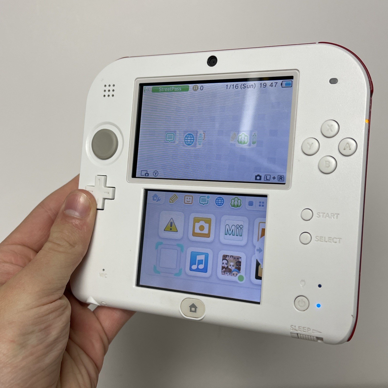 Nintendo 2DS Handheld Game Console FTR-001 Red White Tested Works