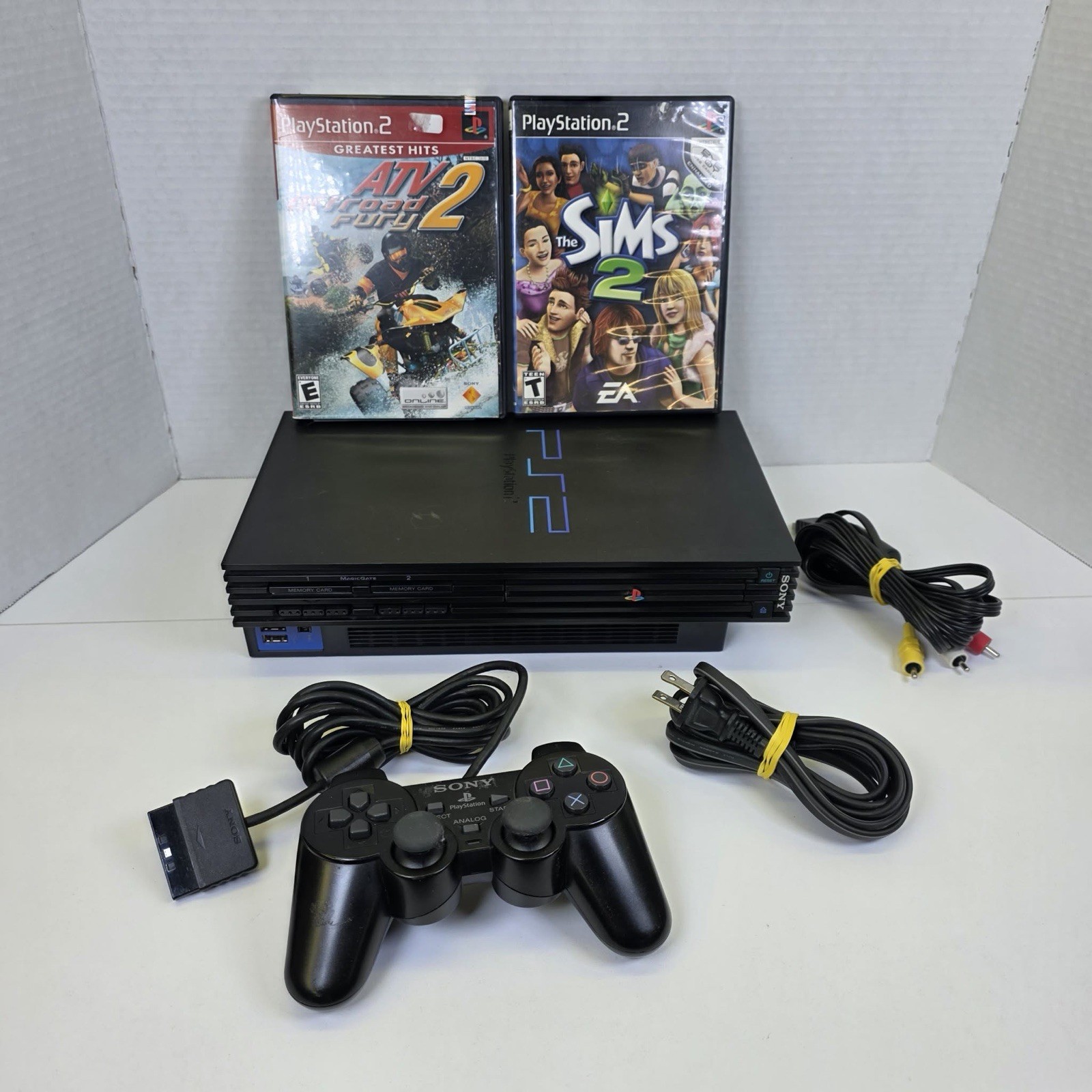 Sony PlayStation 2 PS2 Fat Console Bundle SCPH-39001, Controller, 2 Games