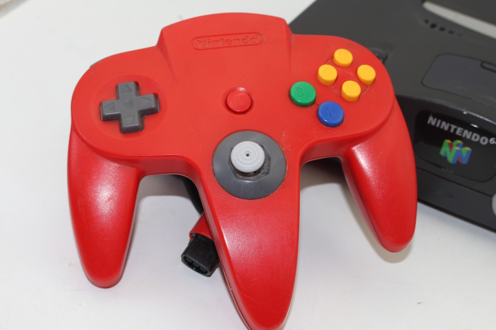 Nintendo 64 Gray Console NUS-001(USA) NTSC-U w/ Controller & Cables Works, Crack