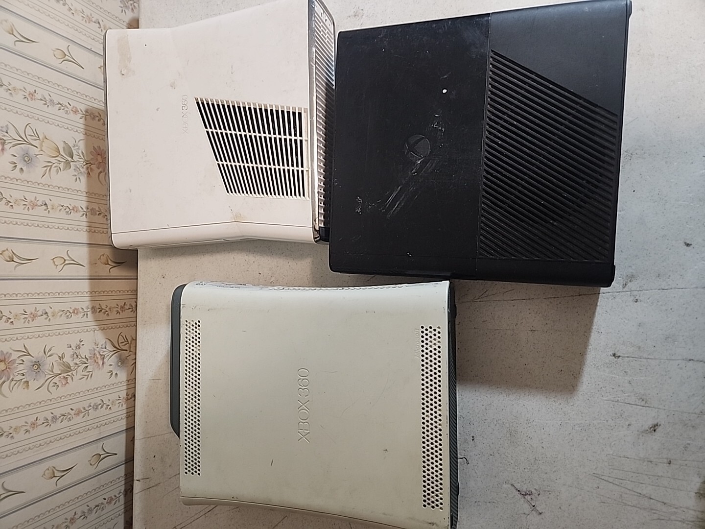 Lot of 4 Xbox 360 S/E Consoles Only AS-IS Untested Unknown Condition.