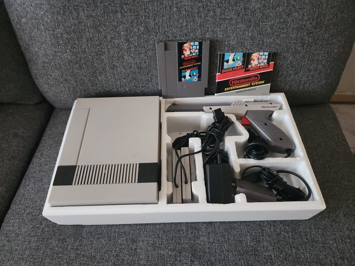 Nintendo NES Action Set Video Game System With BOX INSERTS Styrofoam Authentic