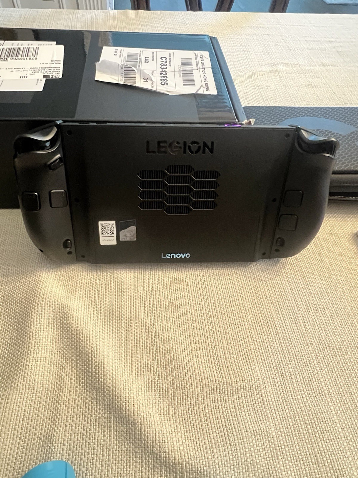 Legion Go 2 – 8.8″ 144Hz 2K OLED Gaming Handheld AMD Ryzen Z2 Extreme 32GB 1TB