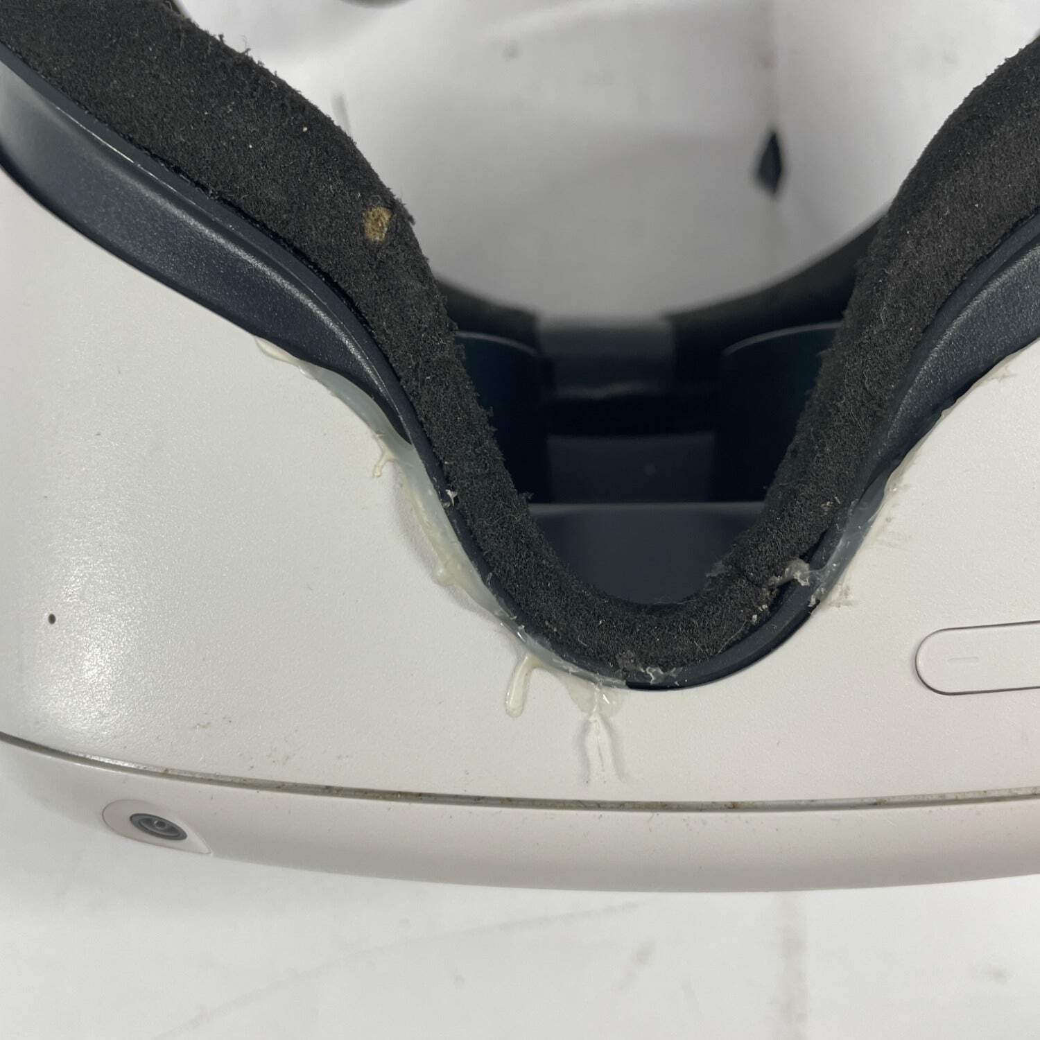 Broken Meta Quest 2 128GB VR Headset (Standalone) KW49CM
