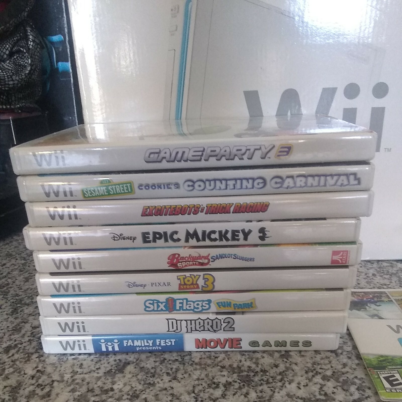 Nintendo Wii White Game Console with Wii Sports Game 12 games In Box Tested!!!