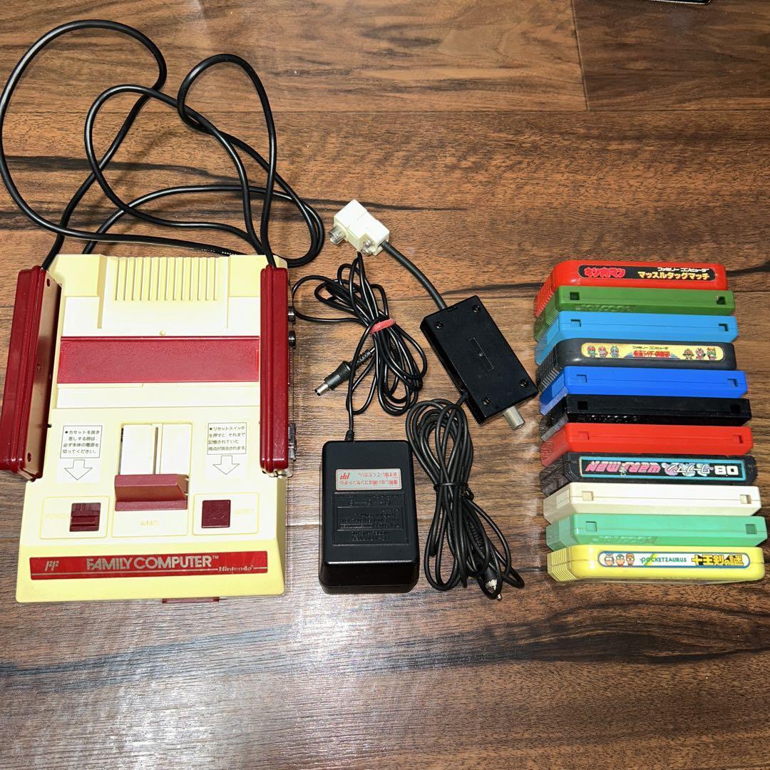 Vintage Nintendo Famicom console and game set, working condition confirmed D479