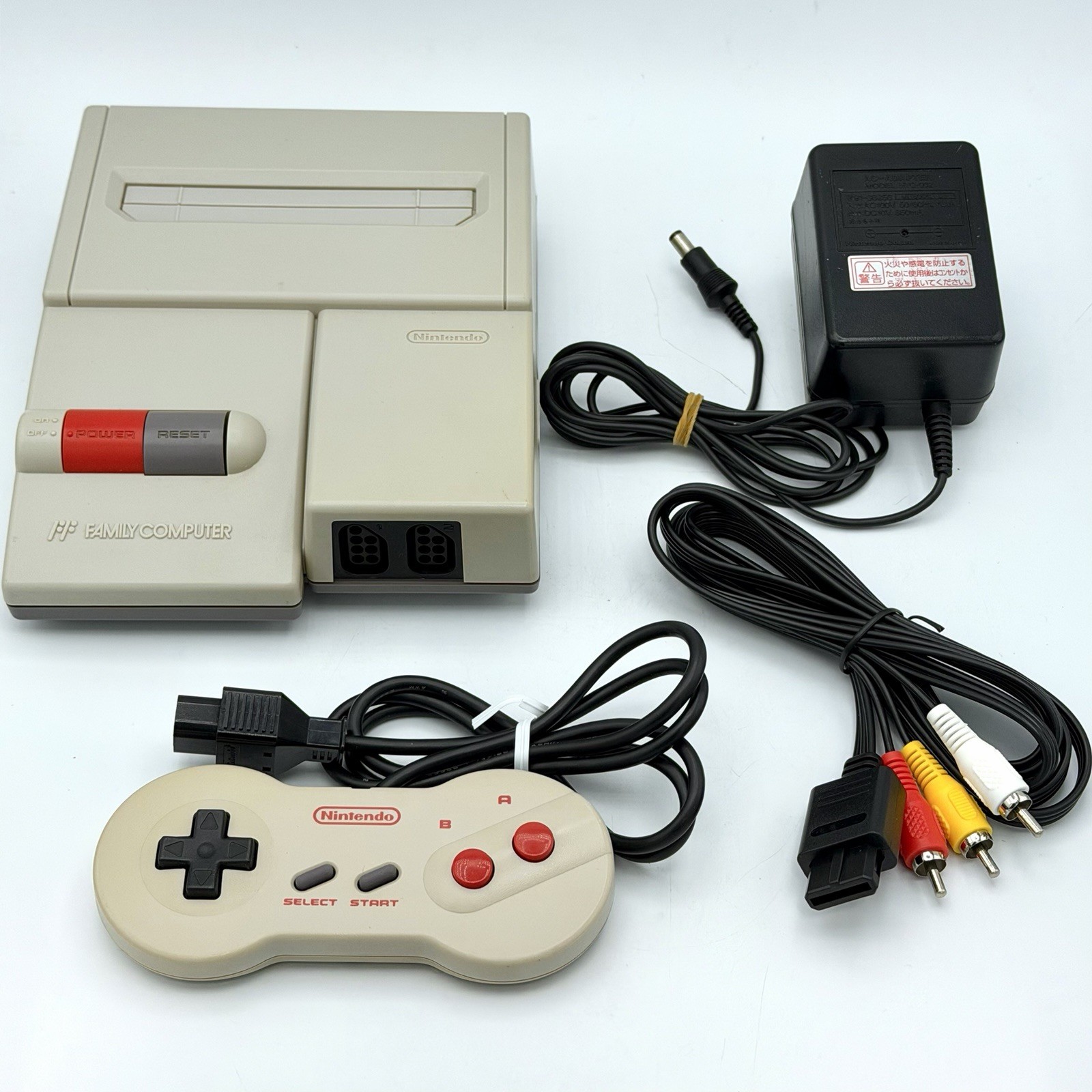 Nintendo Famicom AV Top Loader Family Computer Console OEM + Dog Bone Controller