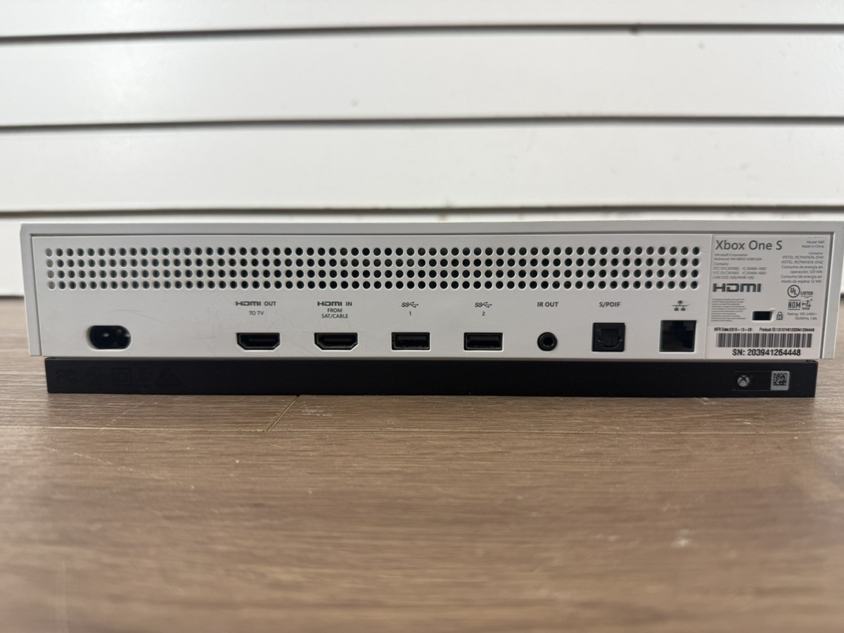 MICROSOFT XBOX ONE S – 1681 CONSOLE – 500GB ONE CONTROLLER (WCP037646)