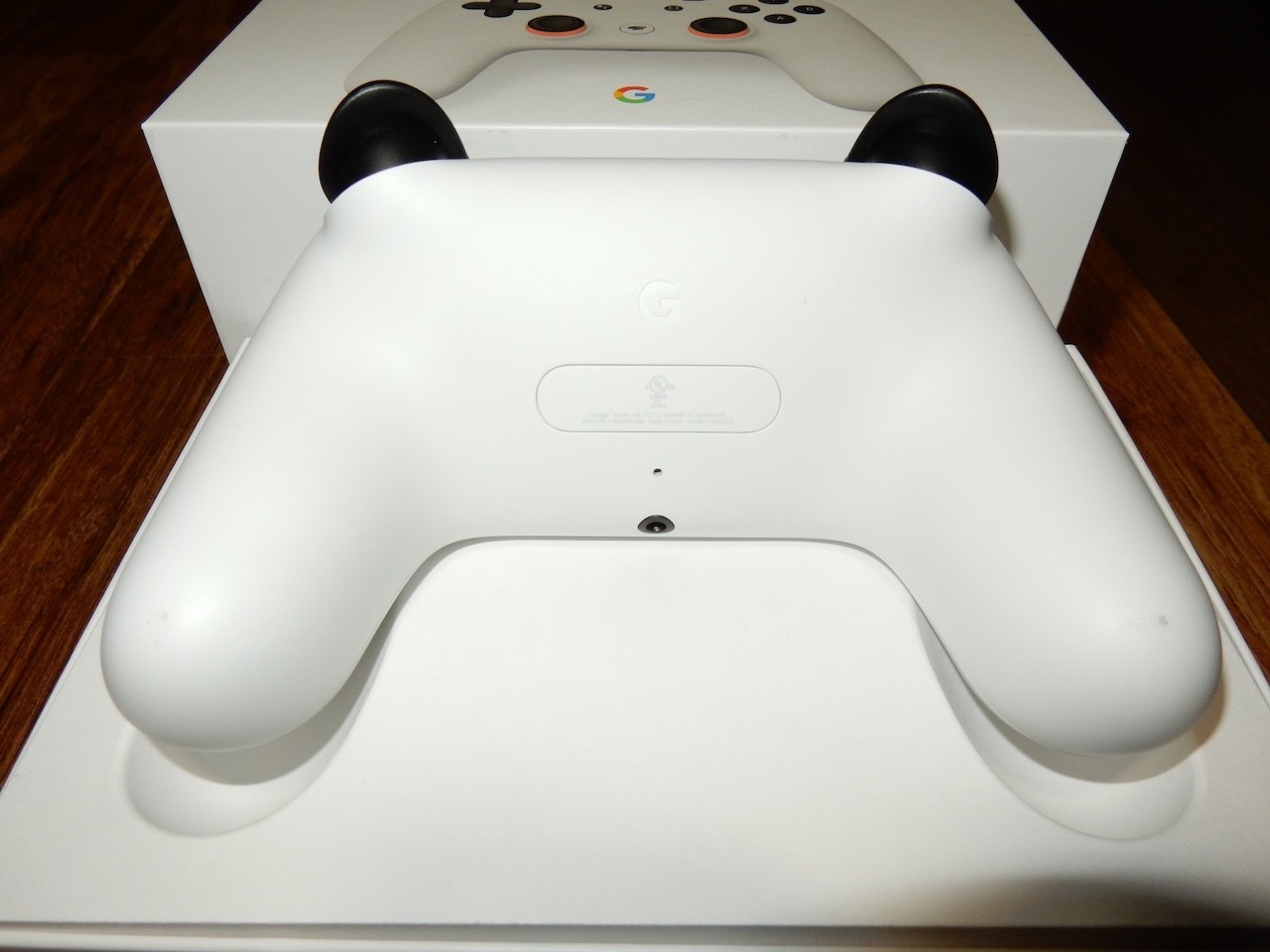 Google Stadia Premiere Edition (White) Complete with Chromecast Bluetooth