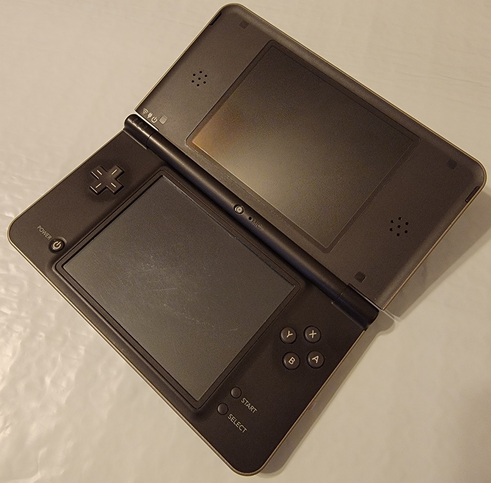 Nintendo DSi XL Bronze w/ Charger & 2 Games Mario 64 DS & New Super Mario Bros