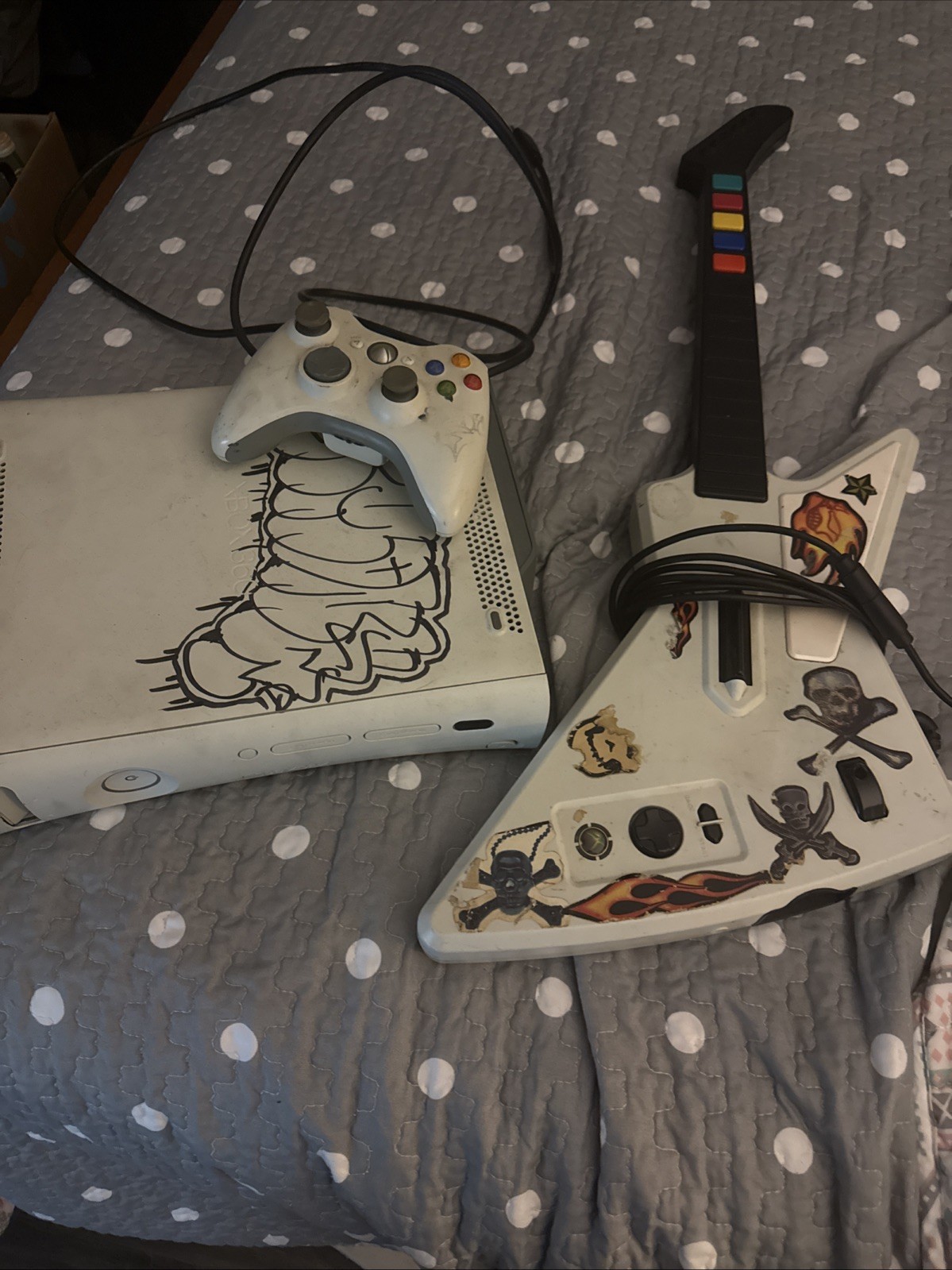 Xbox 360/w HDMI Cord, Guitar Hero Game + Guitar/NO POWER CORD!