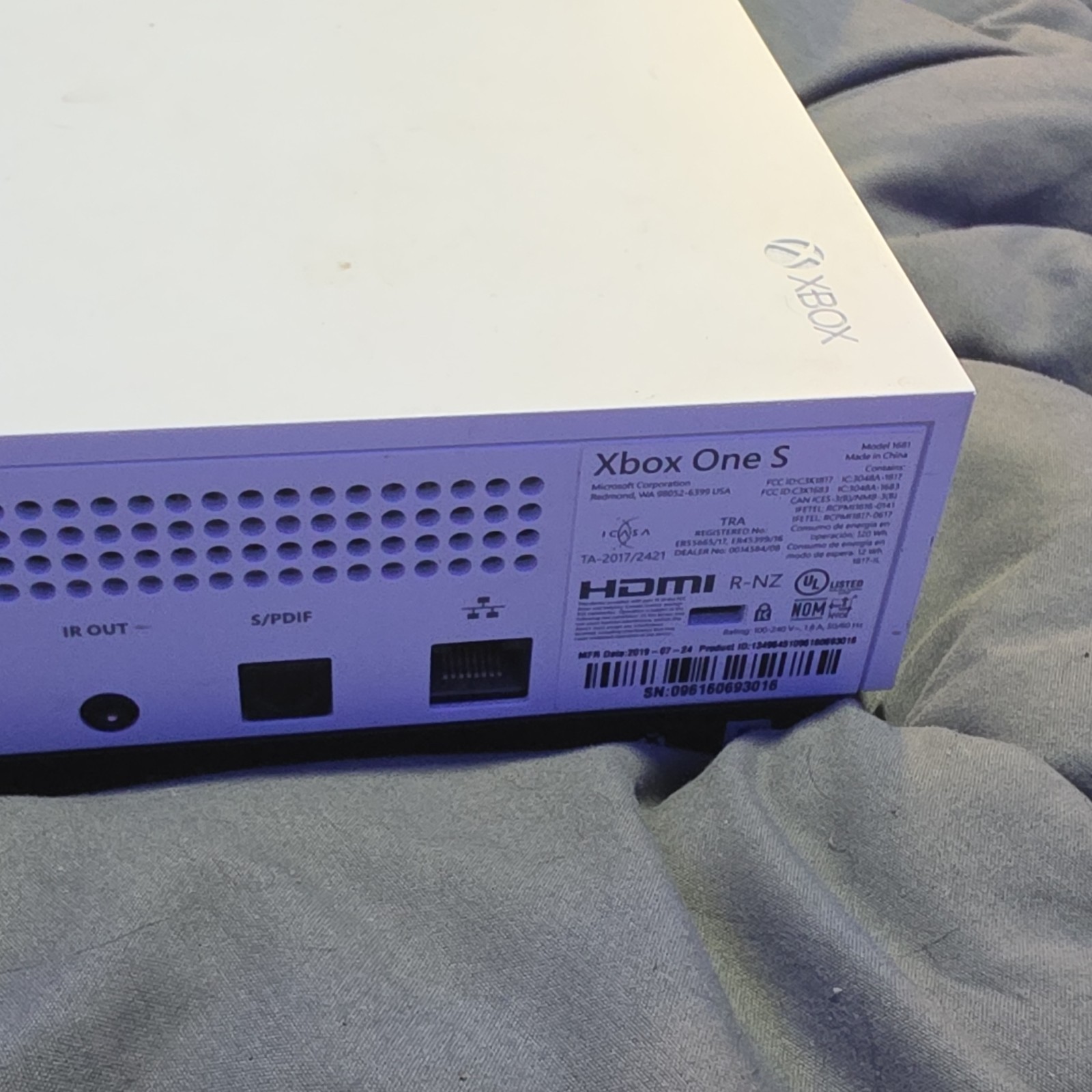 Microsoft Xbox One S 1TB White Console 4K UHD Wi-Fi HDMI Model 1681