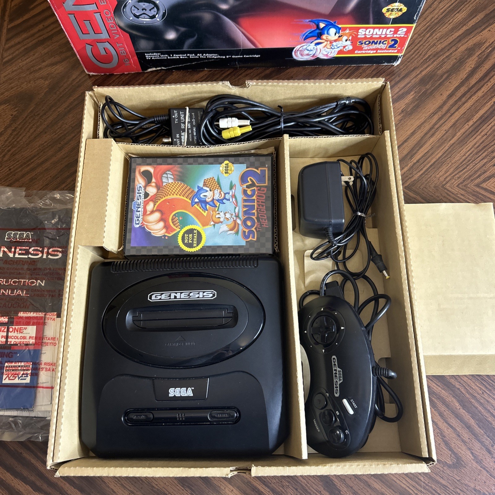 Sega Genesis Model 2 Console Complete in Box Sonic 2 Bundle Manual Reg Card Post