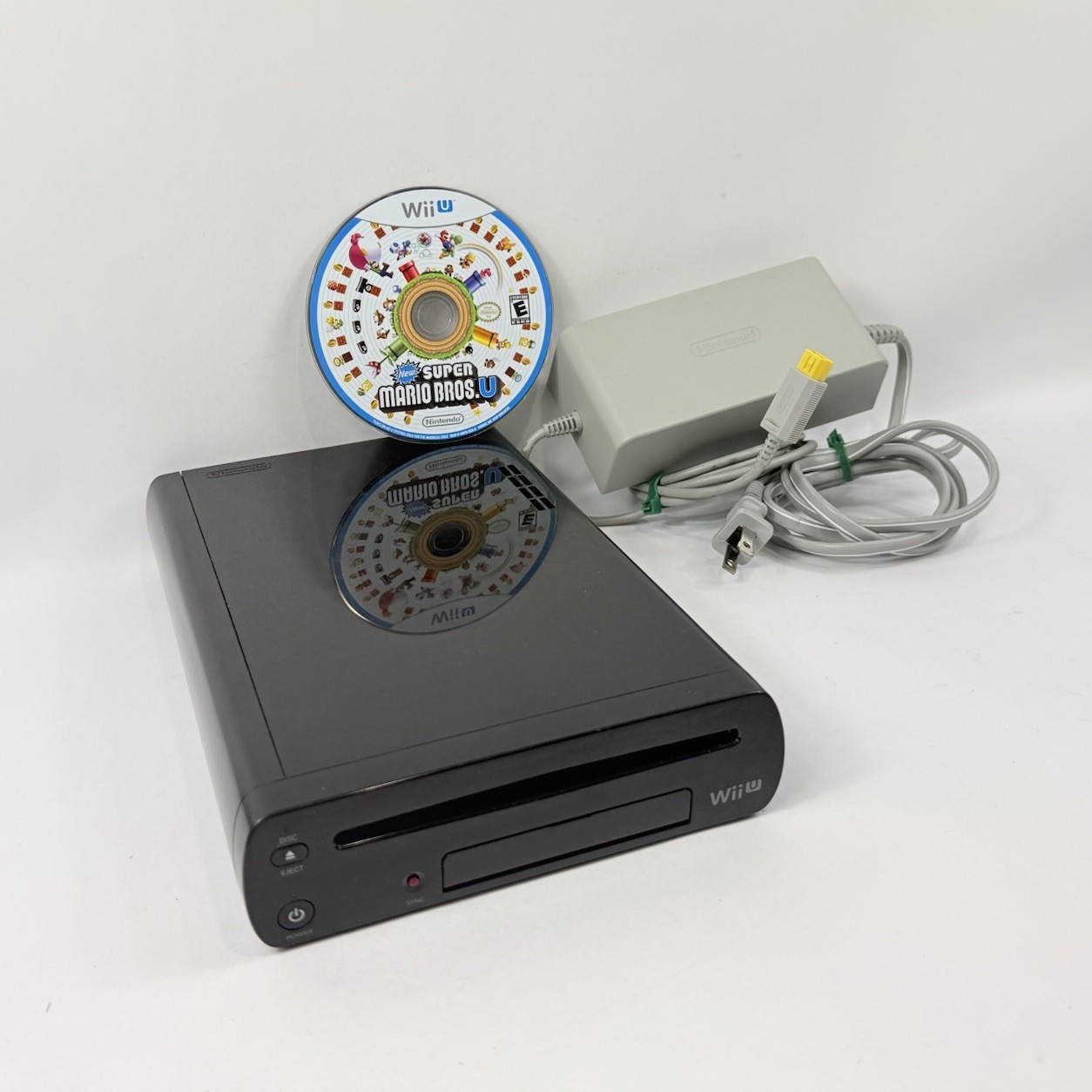 Nintendo Wii U 32GB Deluxe Console Only w AC Cord Super Mario & 2GB WUP-101(02)