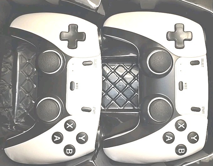 Game 2.4G Wireless Home Console, 4K UHD, Dual Controllers, White/Black