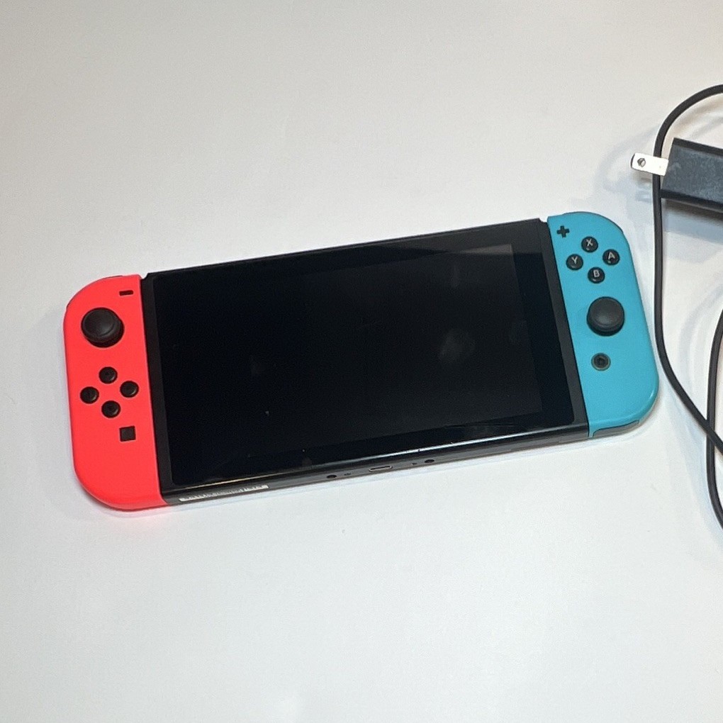 Nintendo Switch HAC-001 Black w/ Red & Blue Joy-Con Wi-Fi USB-C Headphone Jack