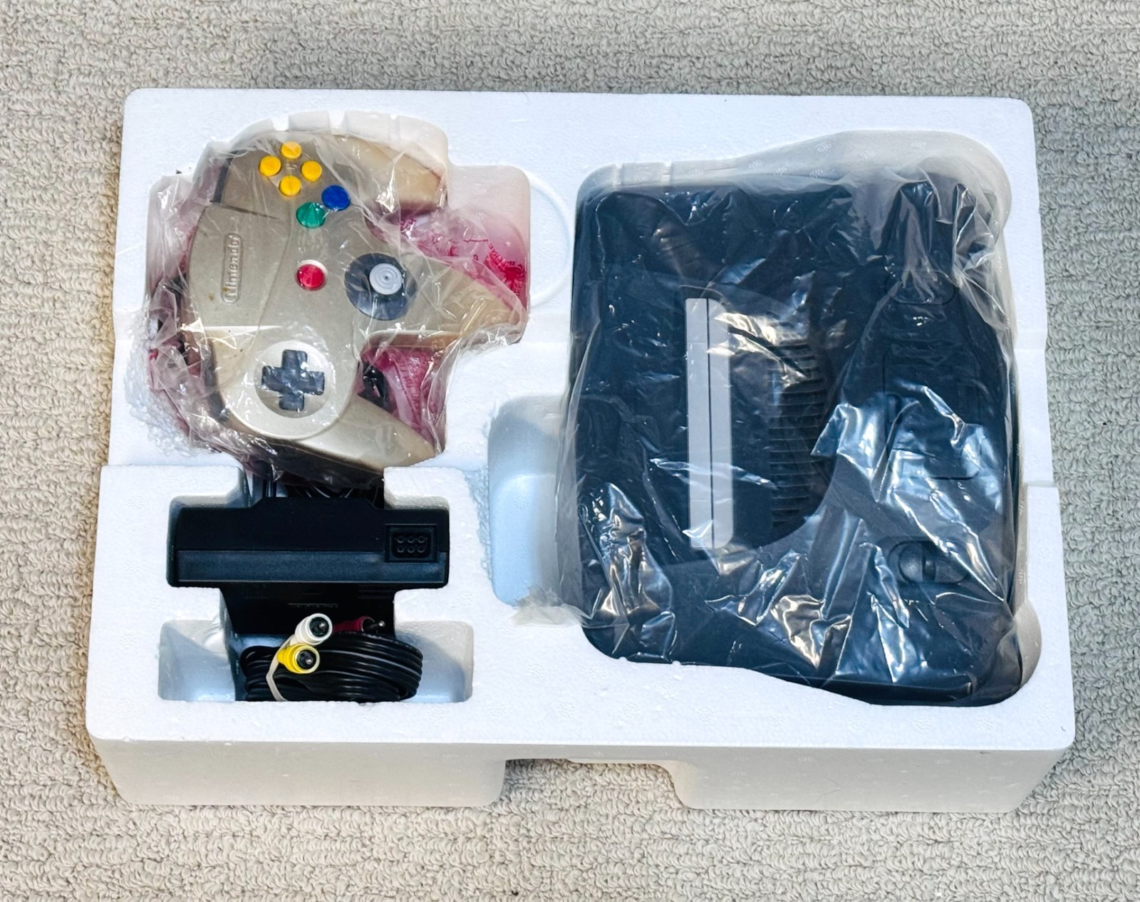 Nintendo 64 N64 Console Complete CIB + Toys R Us Limited Edition Gold Controller