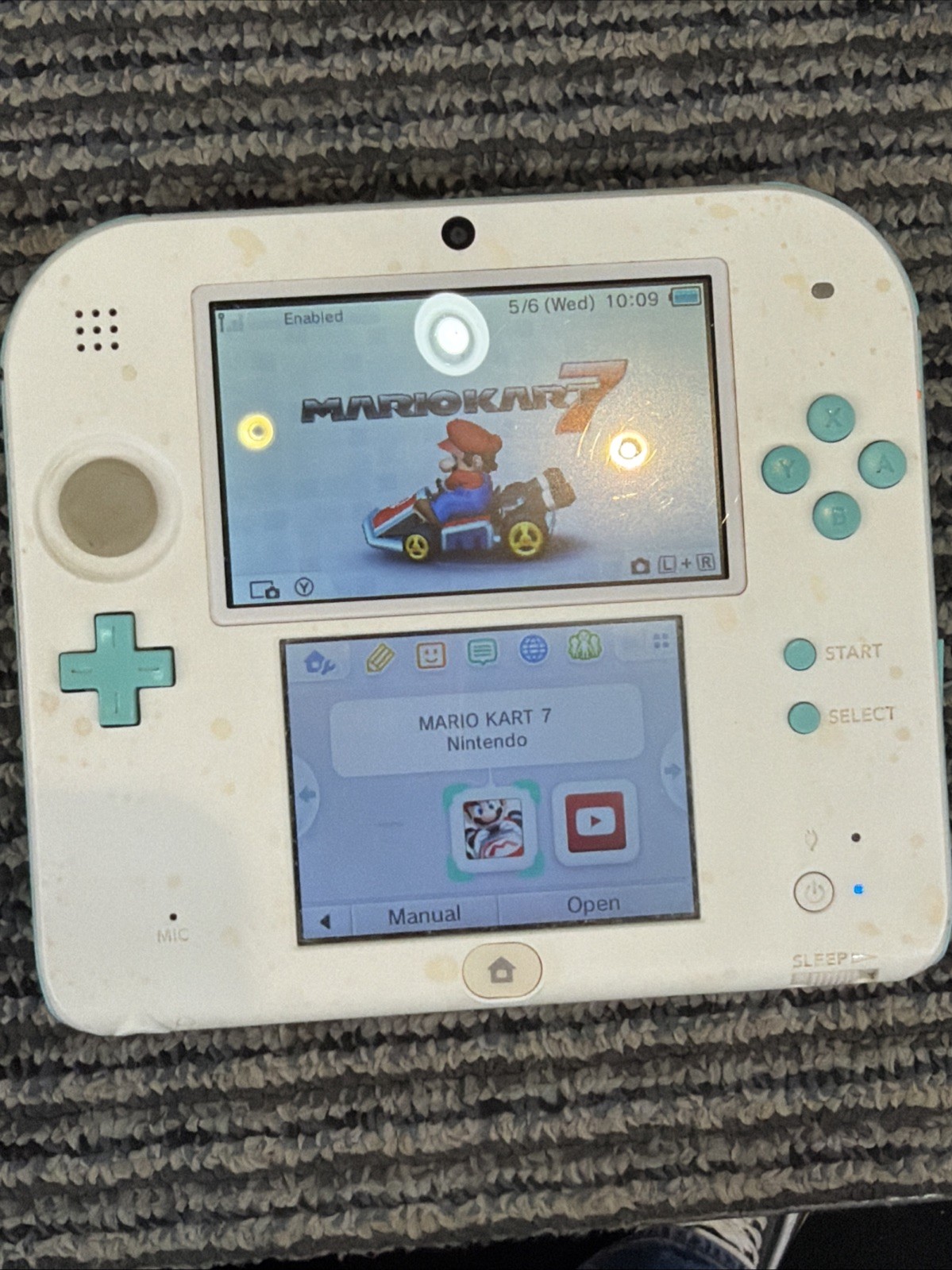 Nintendo 2DS Sea Green Handheld System Console Model FTR-001 With Box & Manual