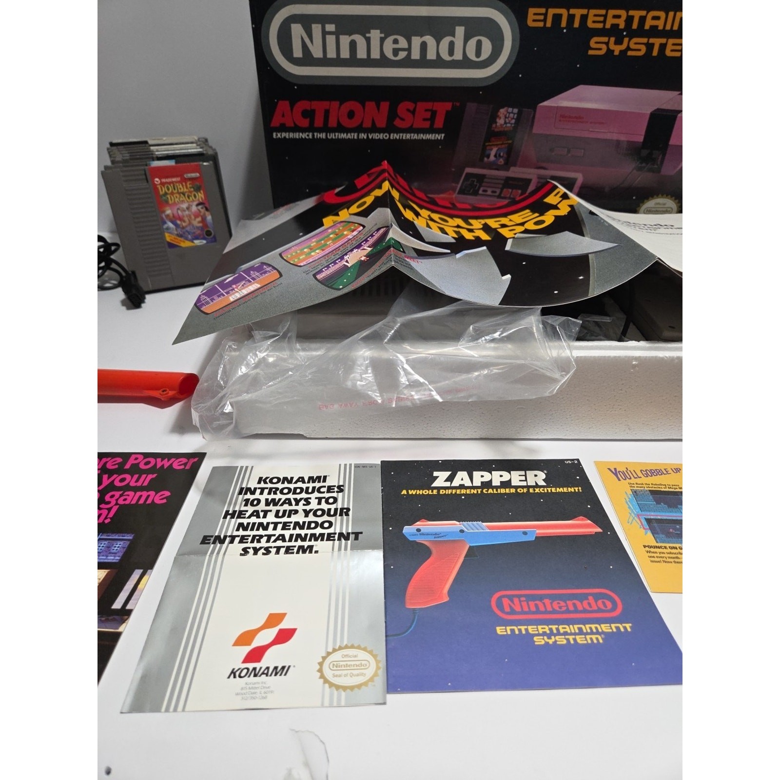 Nintendo NES Action Set Console CIB Zapper Controllers 15 Games Bundle