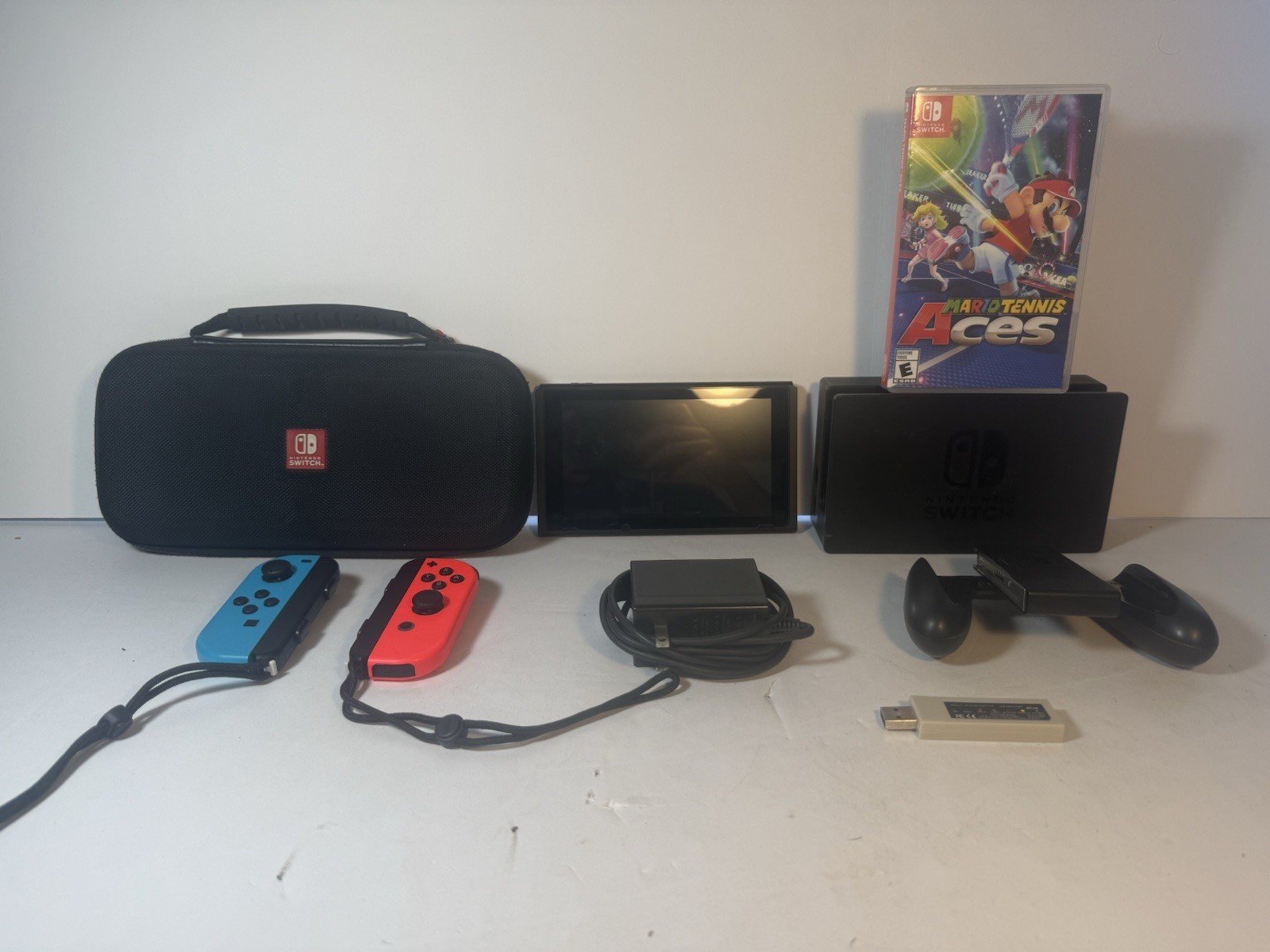Nintendo Switch Bundle with 1 Game and 128 Gb SD Card Excellent Condition