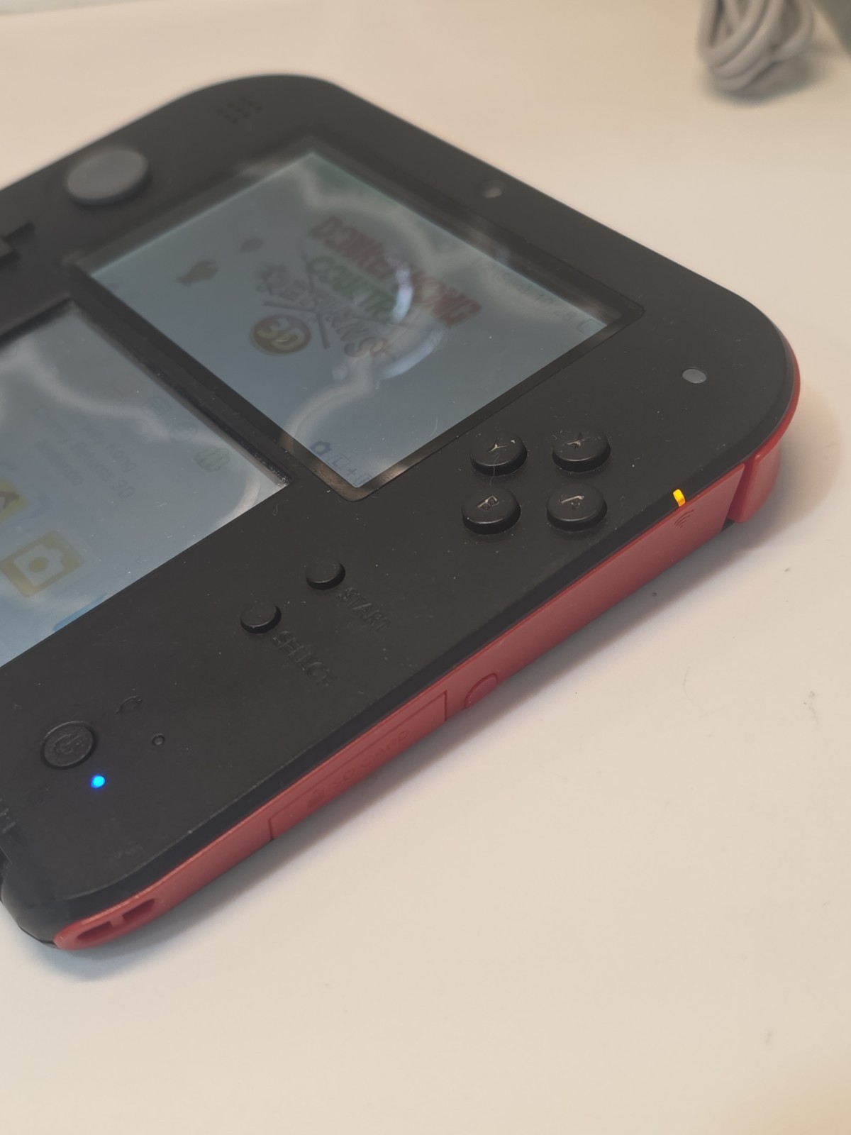 Nintendo 2DS Console Red & Black Charger 4GB SD Card Donkey Kong Country Working