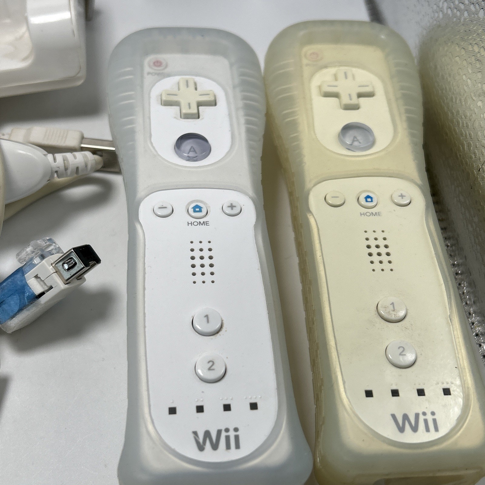 Nintendo Wii Console with Controllers Chargers And Battery Packs