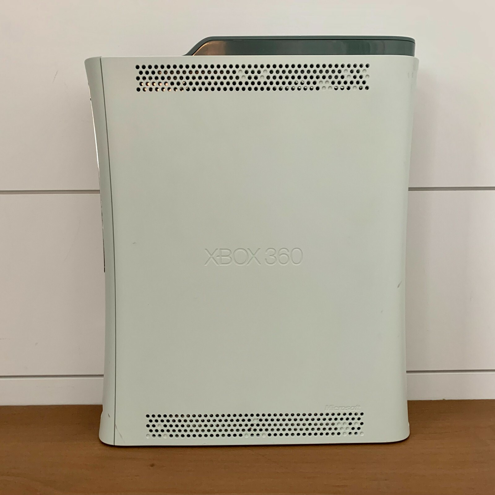 Microsoft Xbox 360 White Video Gaming Console System Includes Controller & Cords