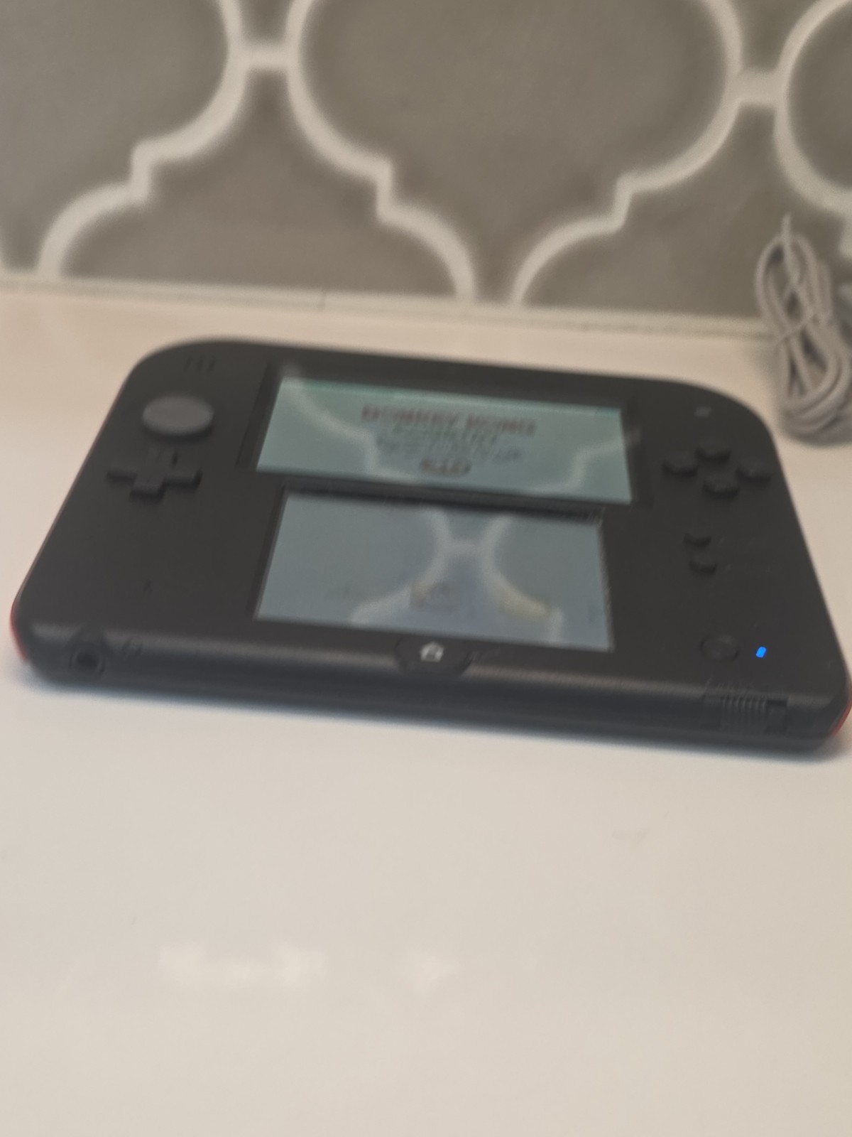 Nintendo 2DS Console Red & Black Charger 4GB SD Card Donkey Kong Country Working
