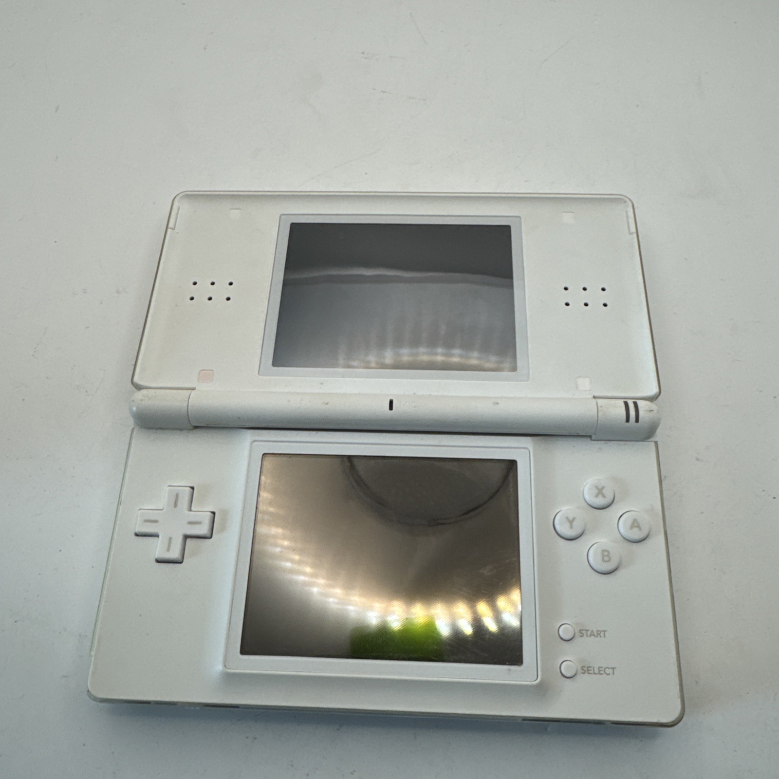 Nintendo DS Lite Console USG-001 with charger – White – Won’t Power On