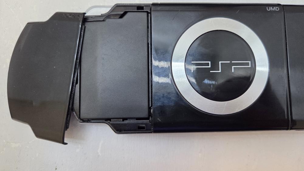 Sony PSP-2001PB/98510 Playstation Portable Black w/ Original Box Bundle