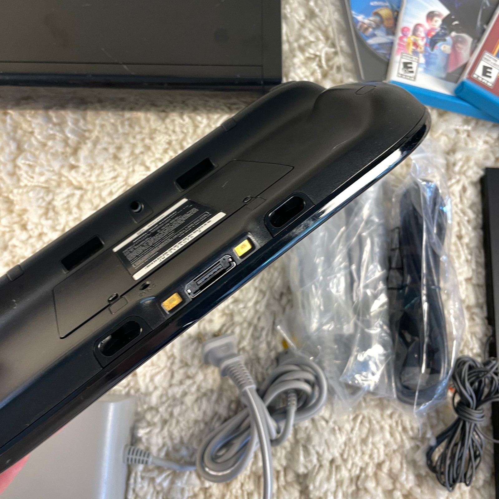 Nintendo Wii U 32GB Deluxe Black WUP-101(02) Console Bundle 3 Games Read