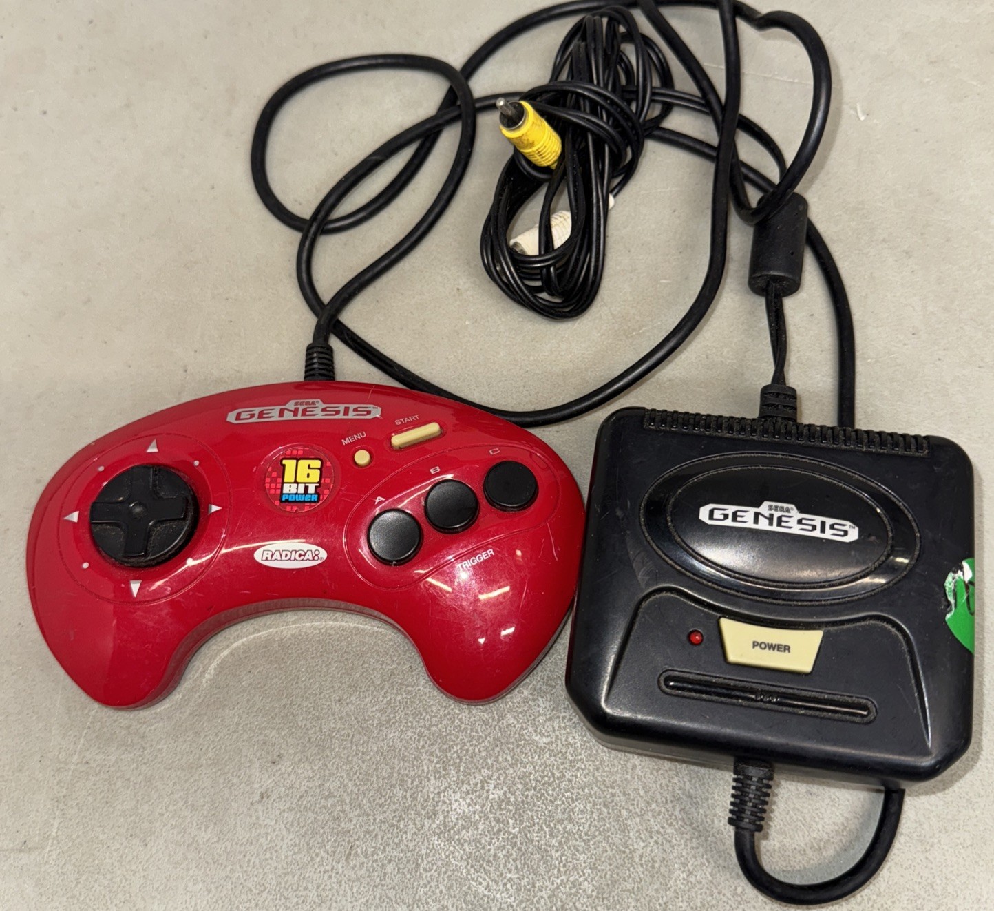 Radica Sega Genesis 16-BIT Power Plug & Play 6-in-1 Game System Red 2004
