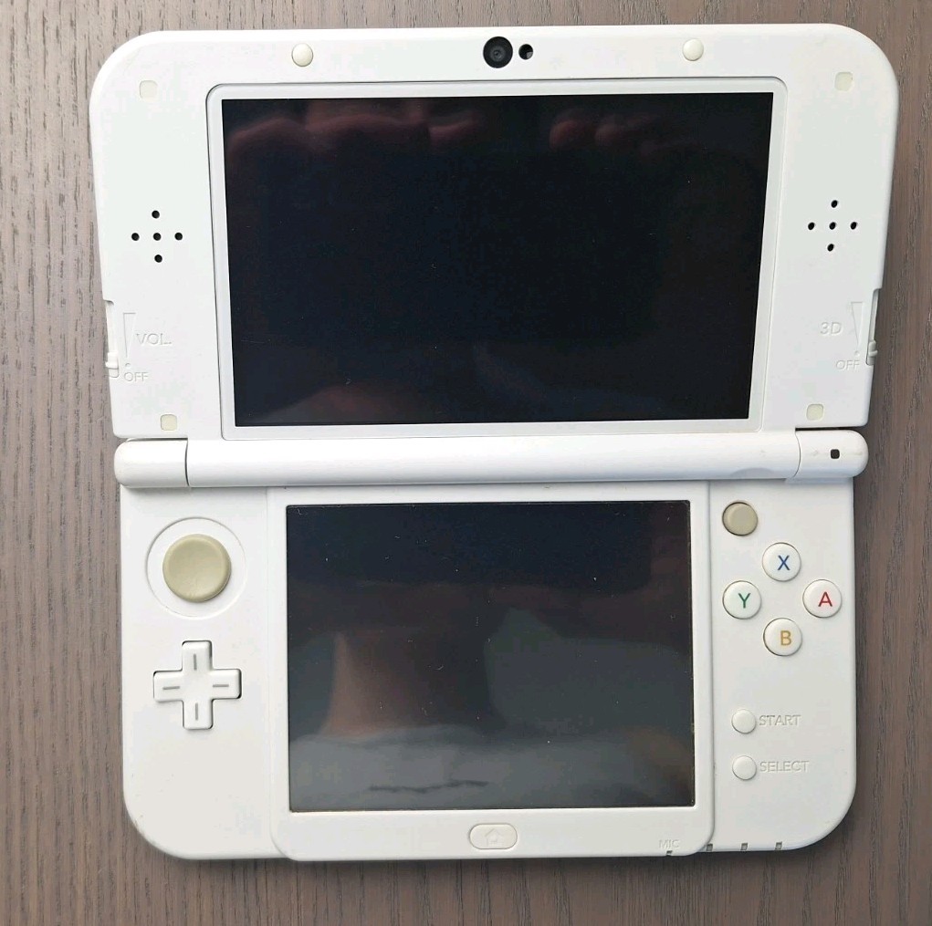 New Nintendo 3DS XL Pearl White | Charger + 32GB SD Card | REGION FREE