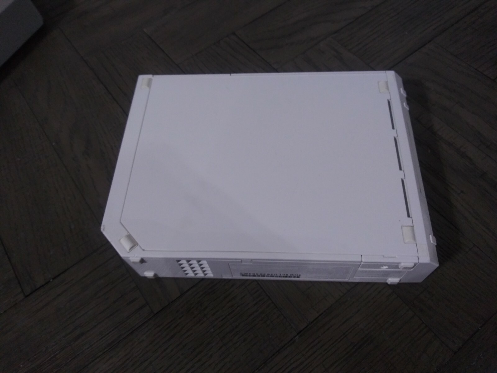 White Nintendo Wii RVL-001 (USA) Console w/ Power Adapter, AV Wire, & Sensor Bar