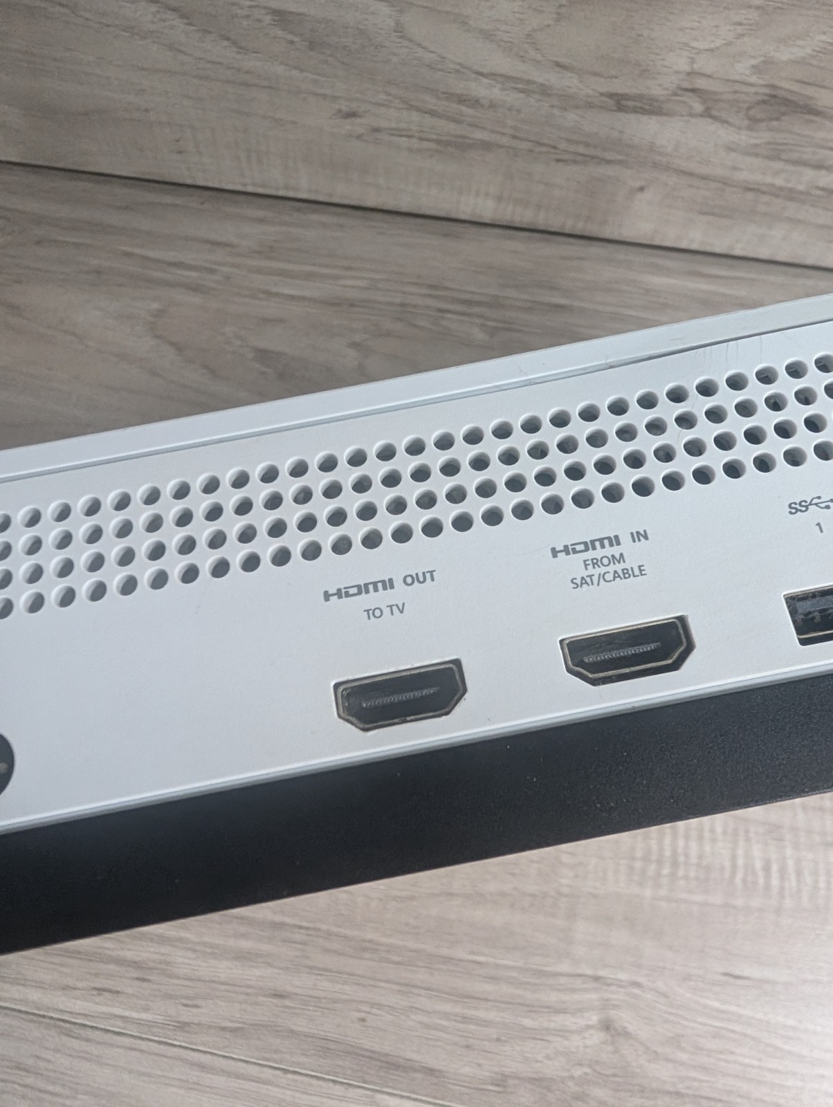 Microsoft 1 TB White XBOX One S, Model 1681 Gaming Console ( READ )